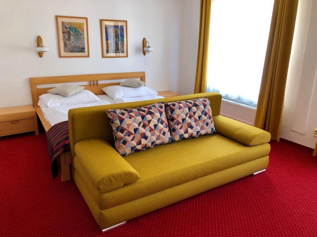 Hotel & Penzion Grand Matej Banska Stiavnica Bagian luar foto