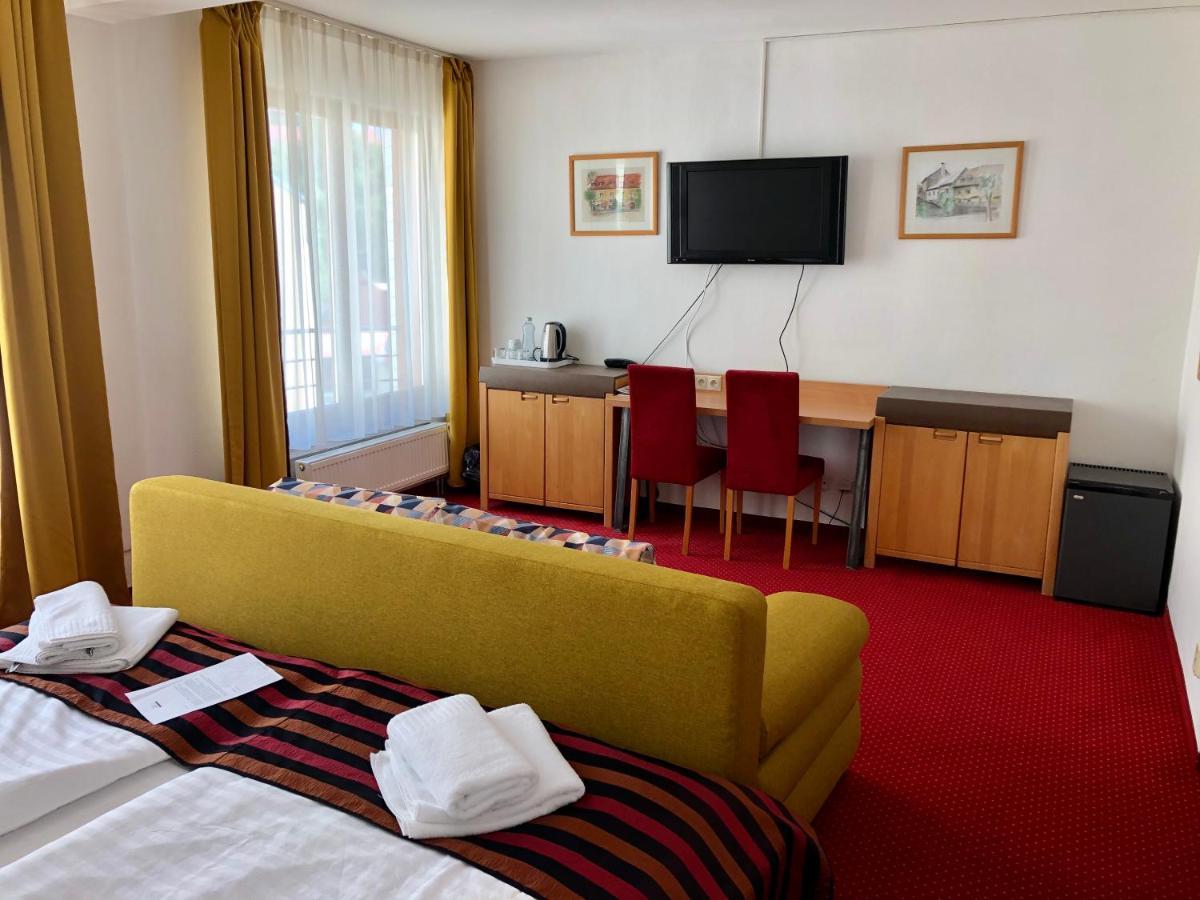 Hotel & Penzion Grand Matej Banska Stiavnica Bagian luar foto