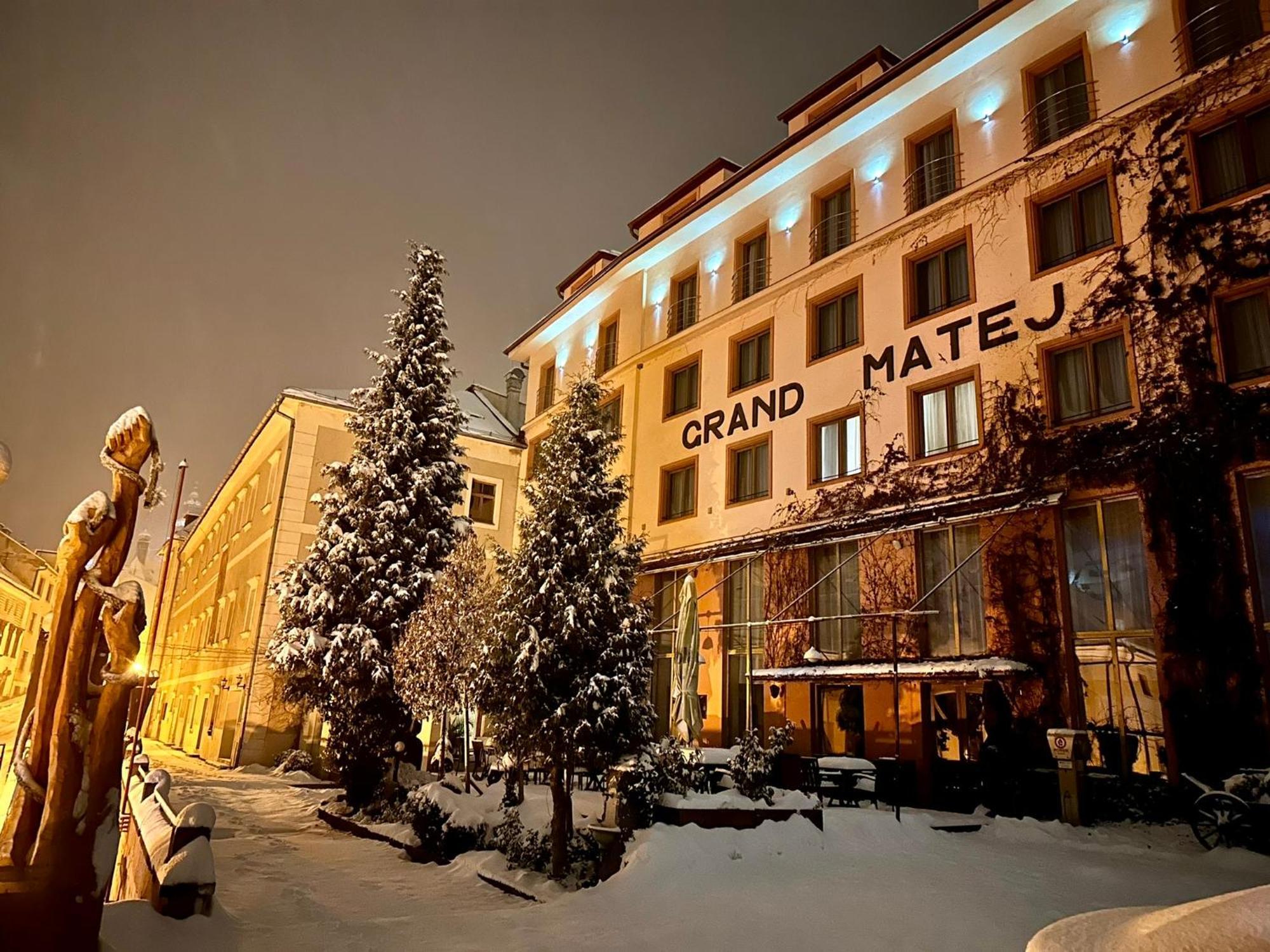 Hotel & Penzion Grand Matej Banska Stiavnica Bagian luar foto