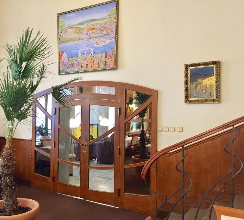 Hotel & Penzion Grand Matej Banska Stiavnica Bagian luar foto