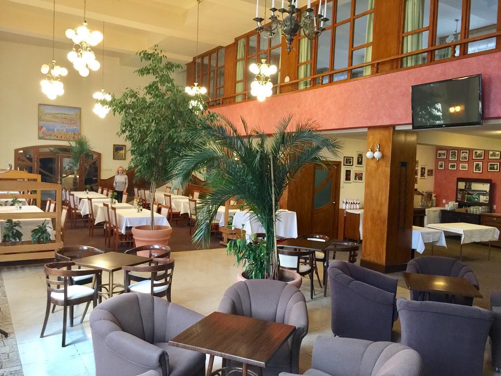 Hotel & Penzion Grand Matej Banska Stiavnica Bagian luar foto