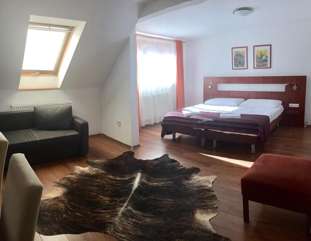 Hotel & Penzion Grand Matej Banska Stiavnica Bagian luar foto
