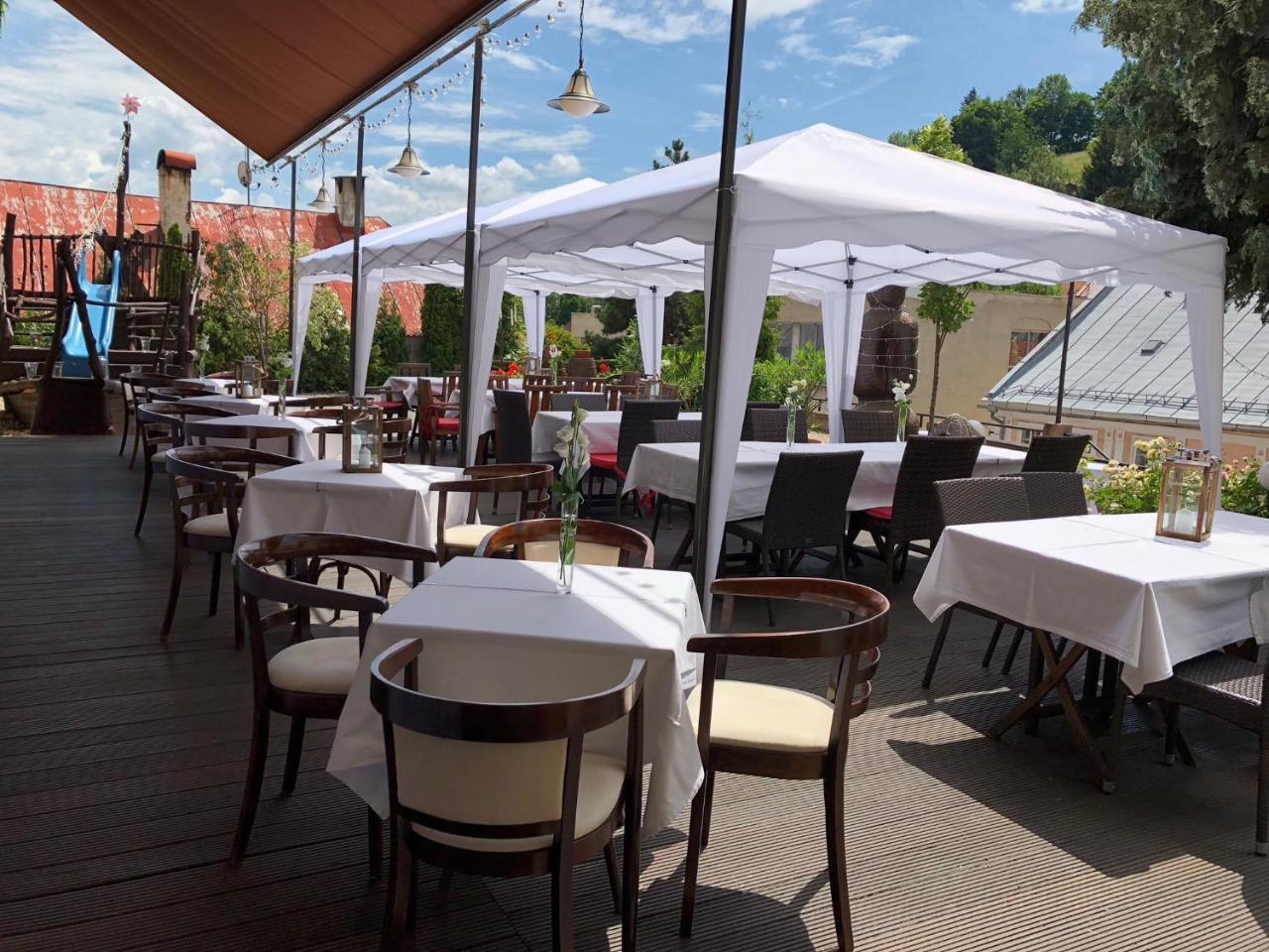 Hotel & Penzion Grand Matej Banska Stiavnica Bagian luar foto
