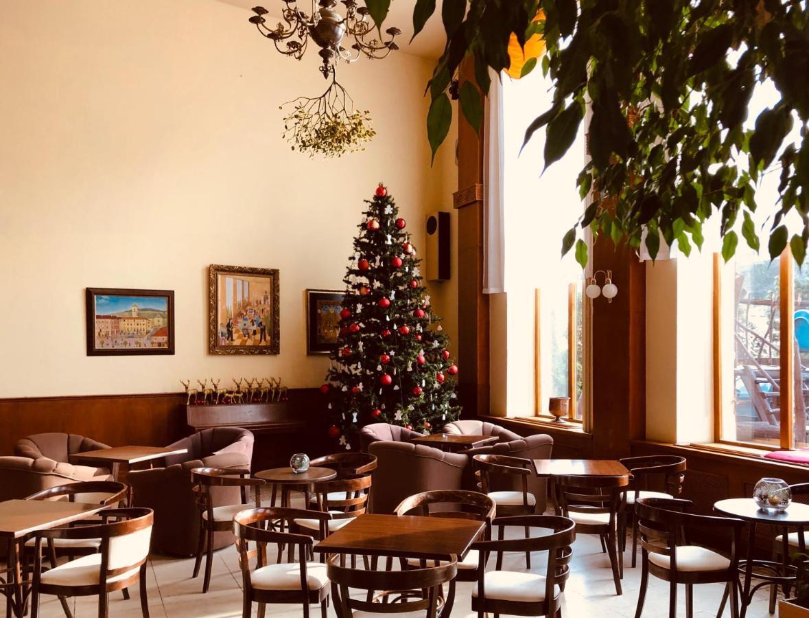 Hotel & Penzion Grand Matej Banska Stiavnica Bagian luar foto