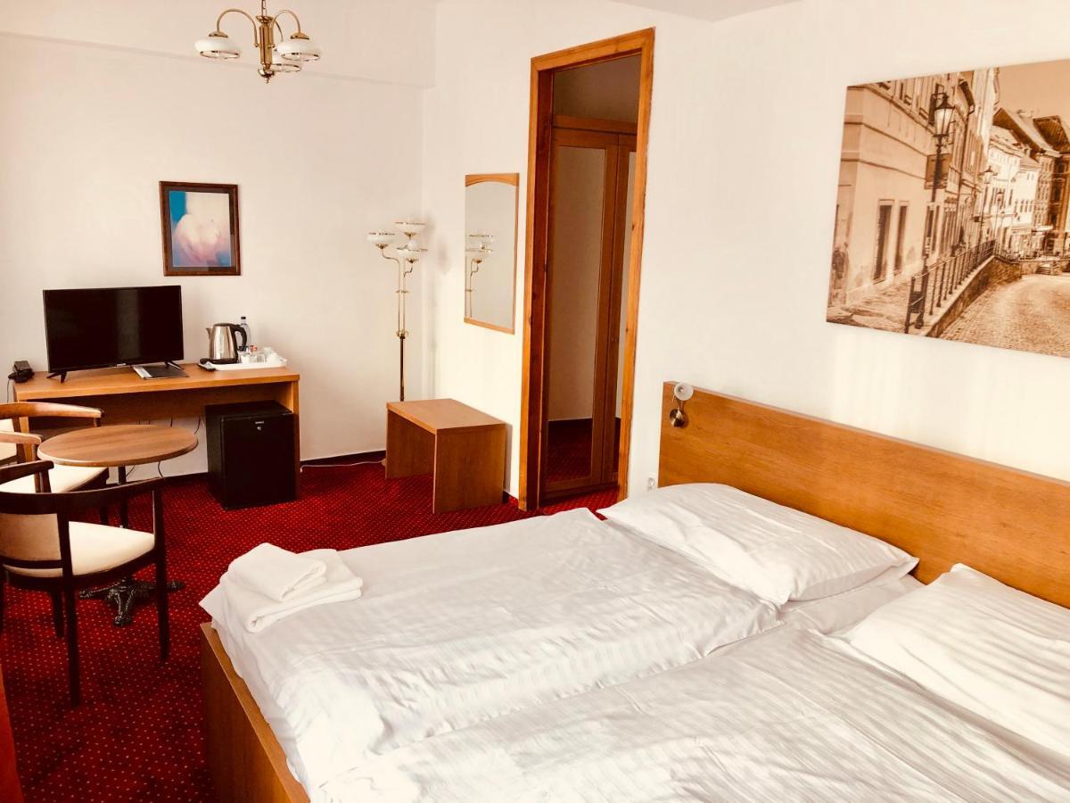 Hotel & Penzion Grand Matej Banska Stiavnica Bagian luar foto