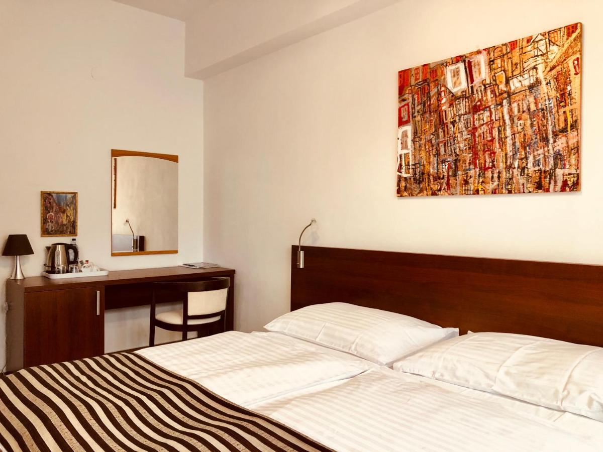 Hotel & Penzion Grand Matej Banska Stiavnica Bagian luar foto
