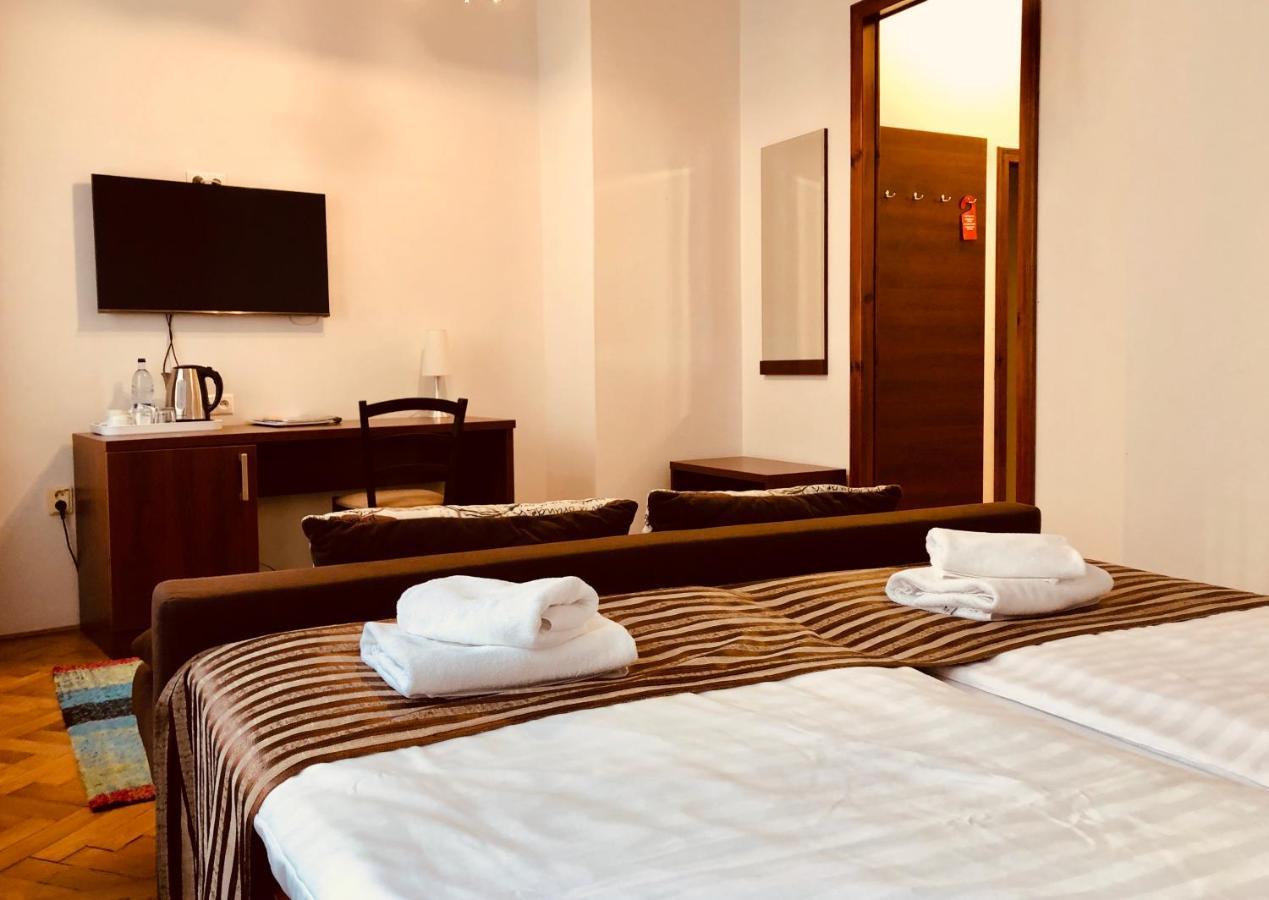 Hotel & Penzion Grand Matej Banska Stiavnica Bagian luar foto