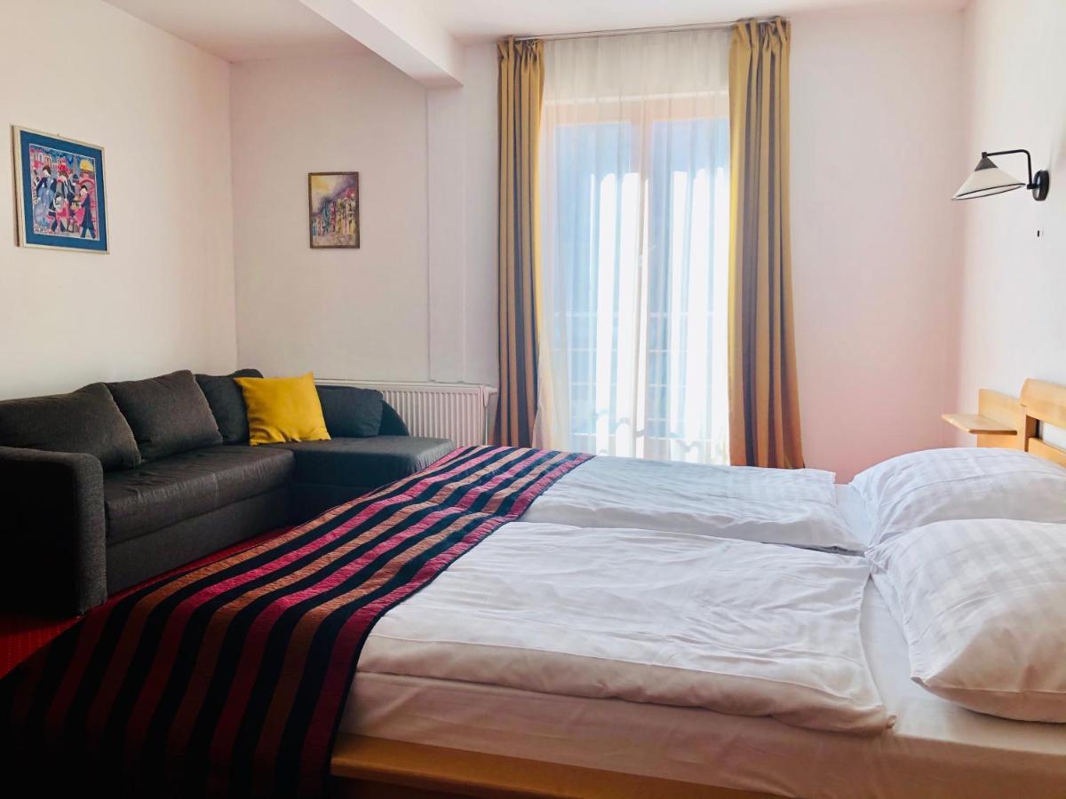 Hotel & Penzion Grand Matej Banska Stiavnica Bagian luar foto