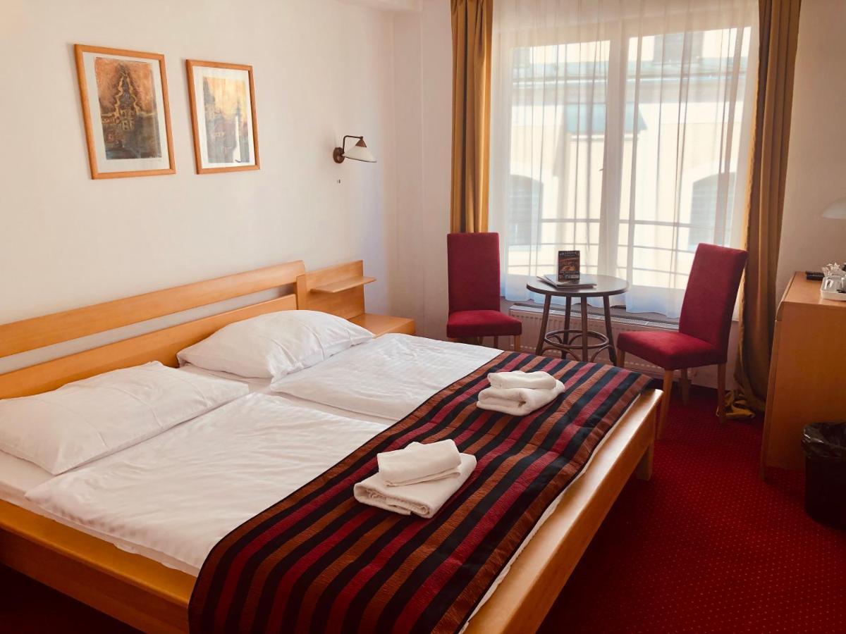 Hotel & Penzion Grand Matej Banska Stiavnica Bagian luar foto
